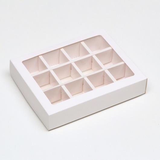 Коробка для конфет белая с окном 19*15*3,6см  (12)